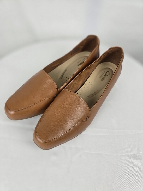Clarks Shoes - NWOB Clarks Artisan Tan Leather Cushioned Comfy Loafers Sz 7.5